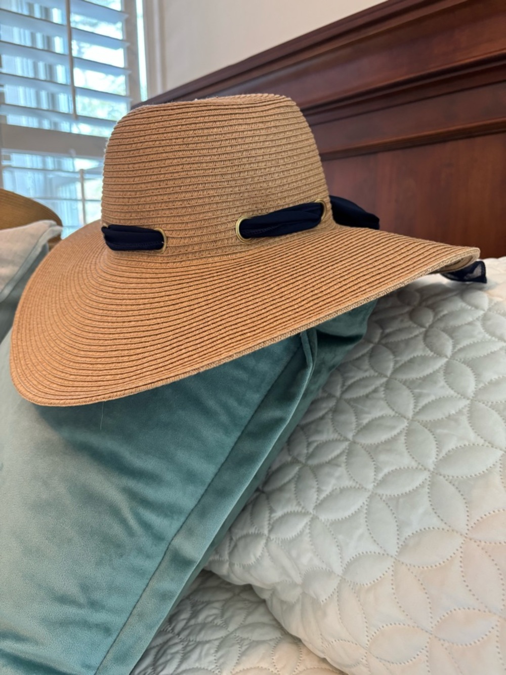 Surf Gear wide Brim Sun Hat w/Navy Scarf Small Size 7 in diameter Like New